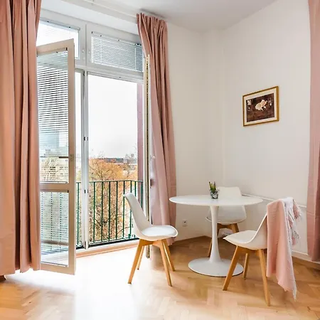 Metro Swietokrzyska Enchanting