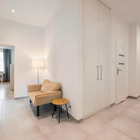 Metro Swietokrzyska Enchanting *