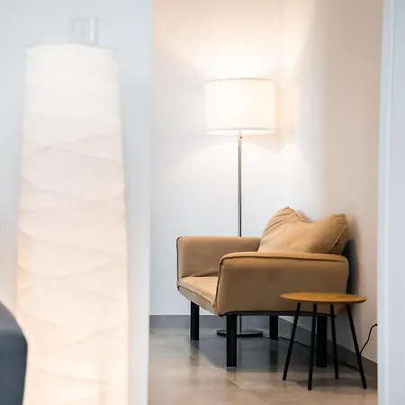 Metro Swietokrzyska Enchanting * ワルシャワ