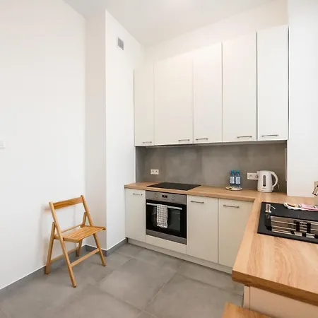 Metro Swietokrzyska Enchanting Apartment Warschau