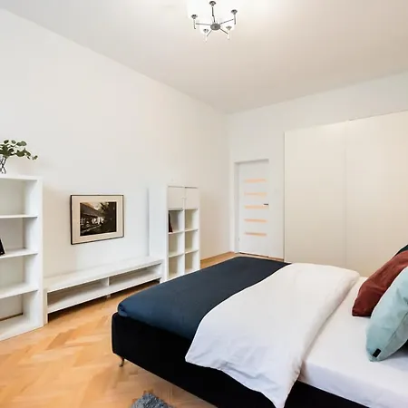 Metro Swietokrzyska Enchanting Warschau