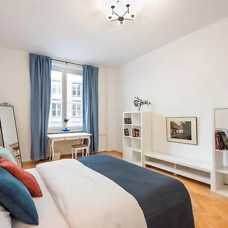 Metro Swietokrzyska Enchanting Warschau